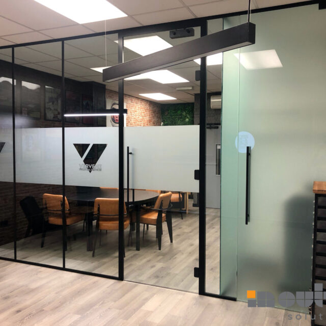 FRAMELESS PARTITIONS